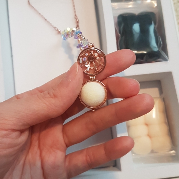 Aromatherapy Necklace - Picture 8 of 8